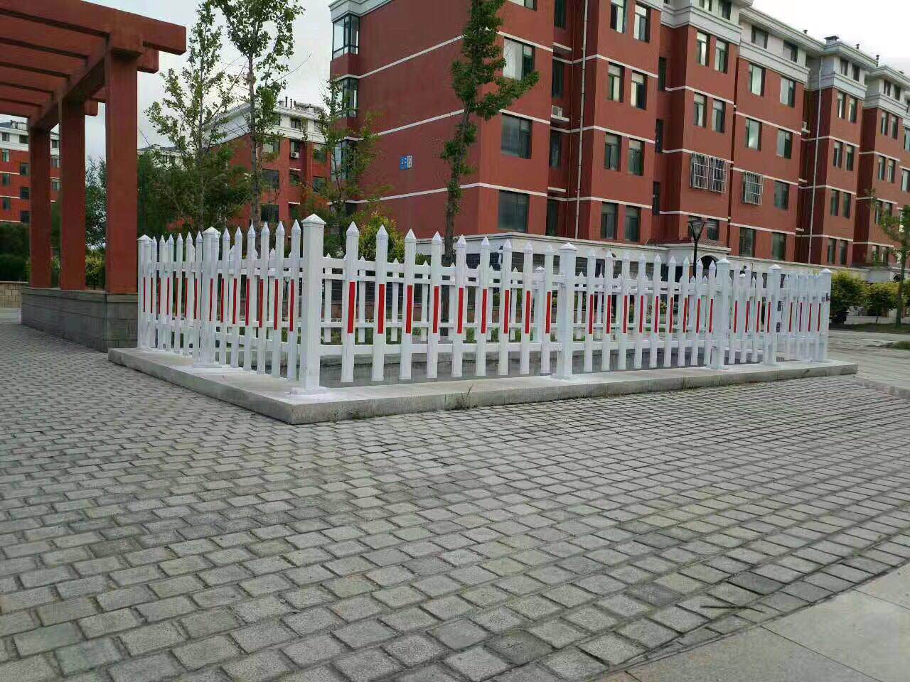 pvc護(hù)欄，鋅鋼護(hù)欄專(zhuān)業(yè)供應(yīng)商